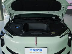 副驾驶座椅则具备前后、靠凹凸调理功能