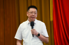 <b>深刻理解人工智能手艺道理、财产影响及治</b>